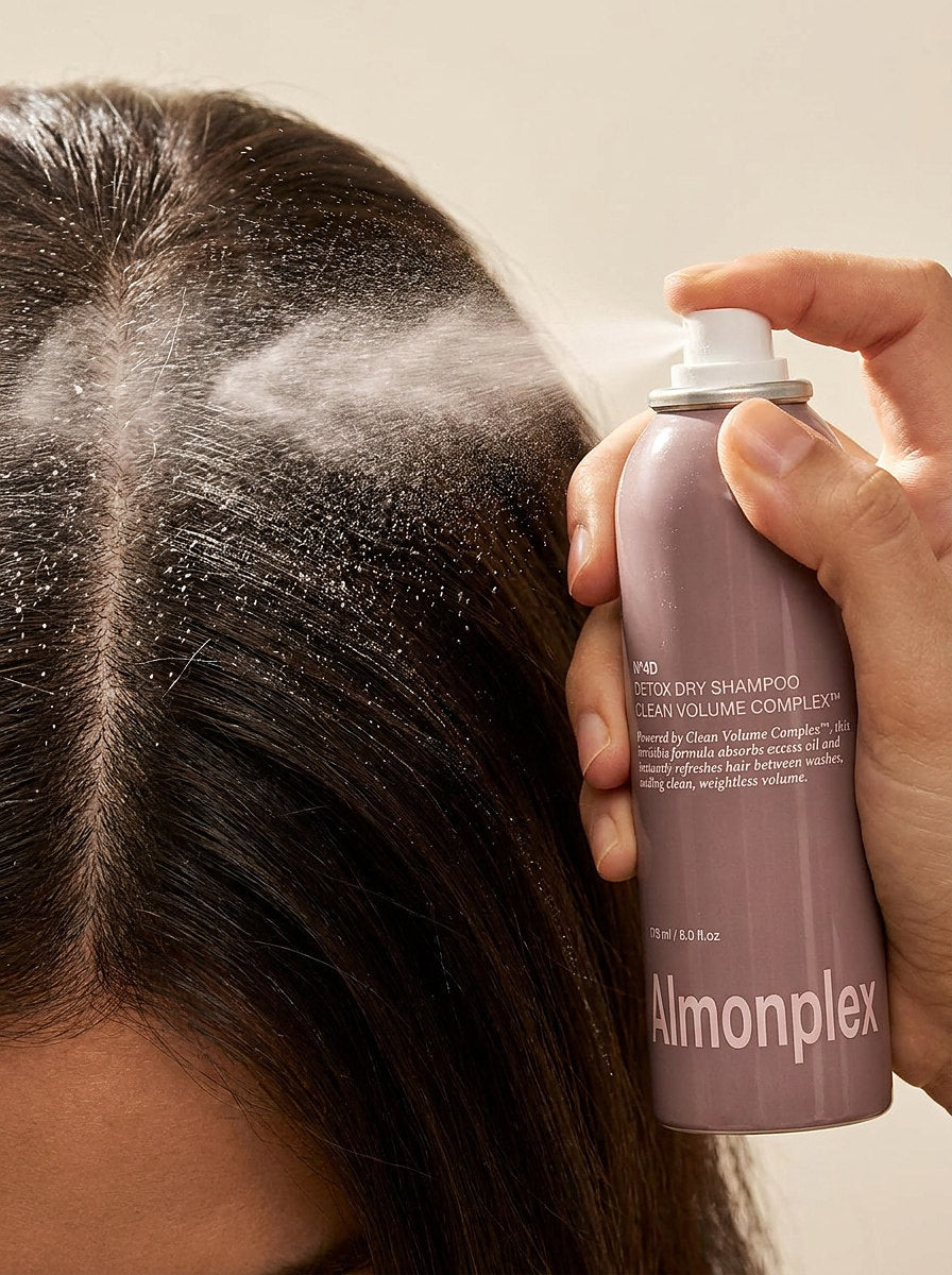 N°4D Detox Dry Shampoo in use